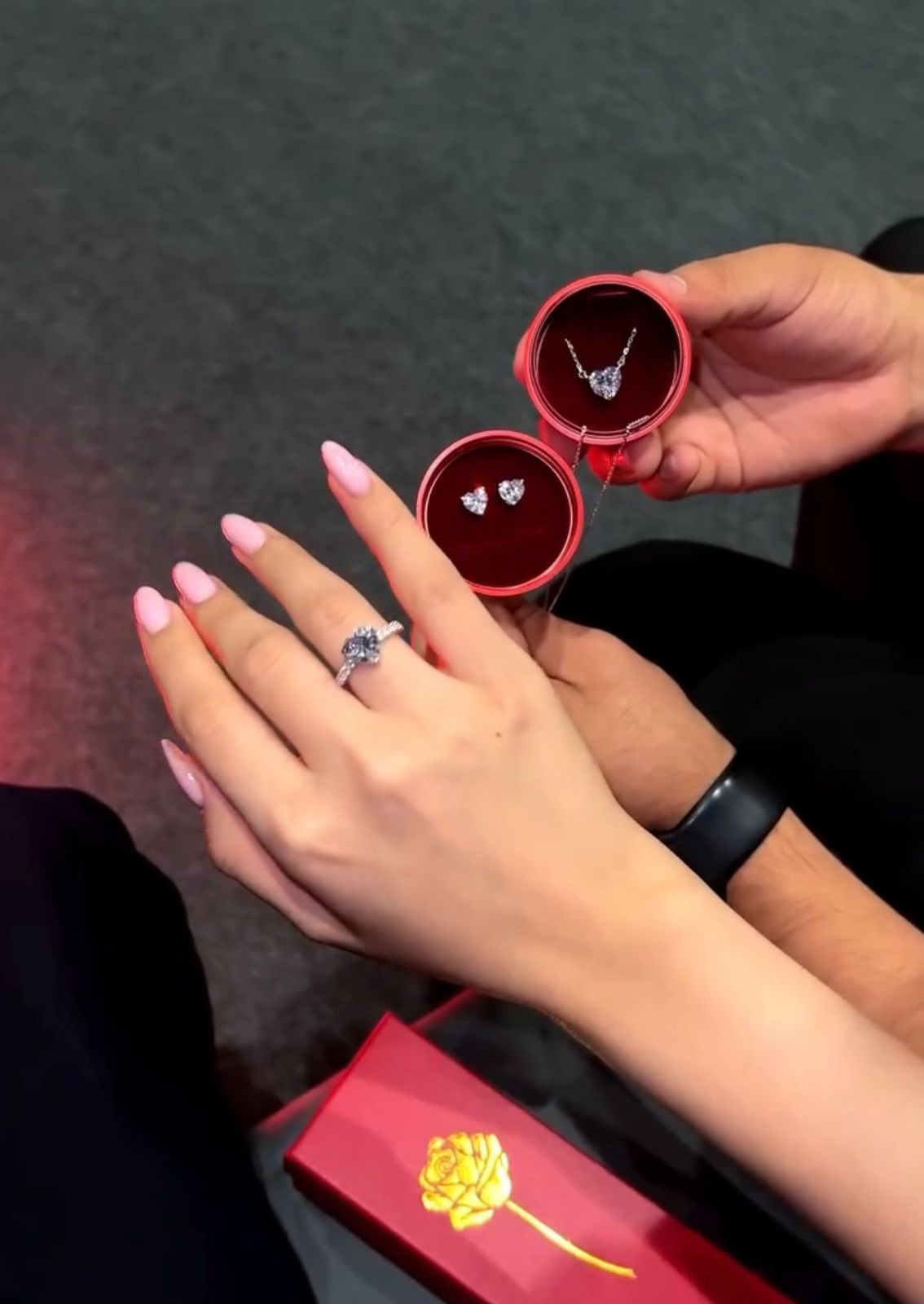 Meta rose with Daimond set.