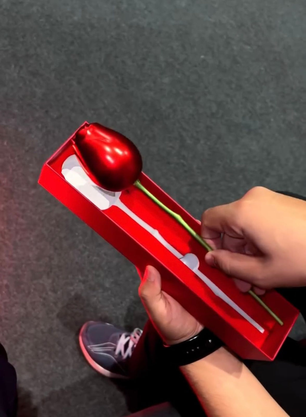 Meta rose with Daimond set.