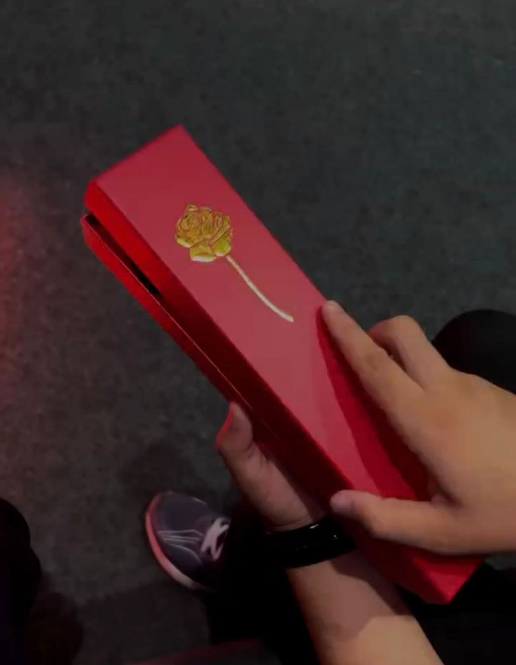 Meta rose with Daimond set.