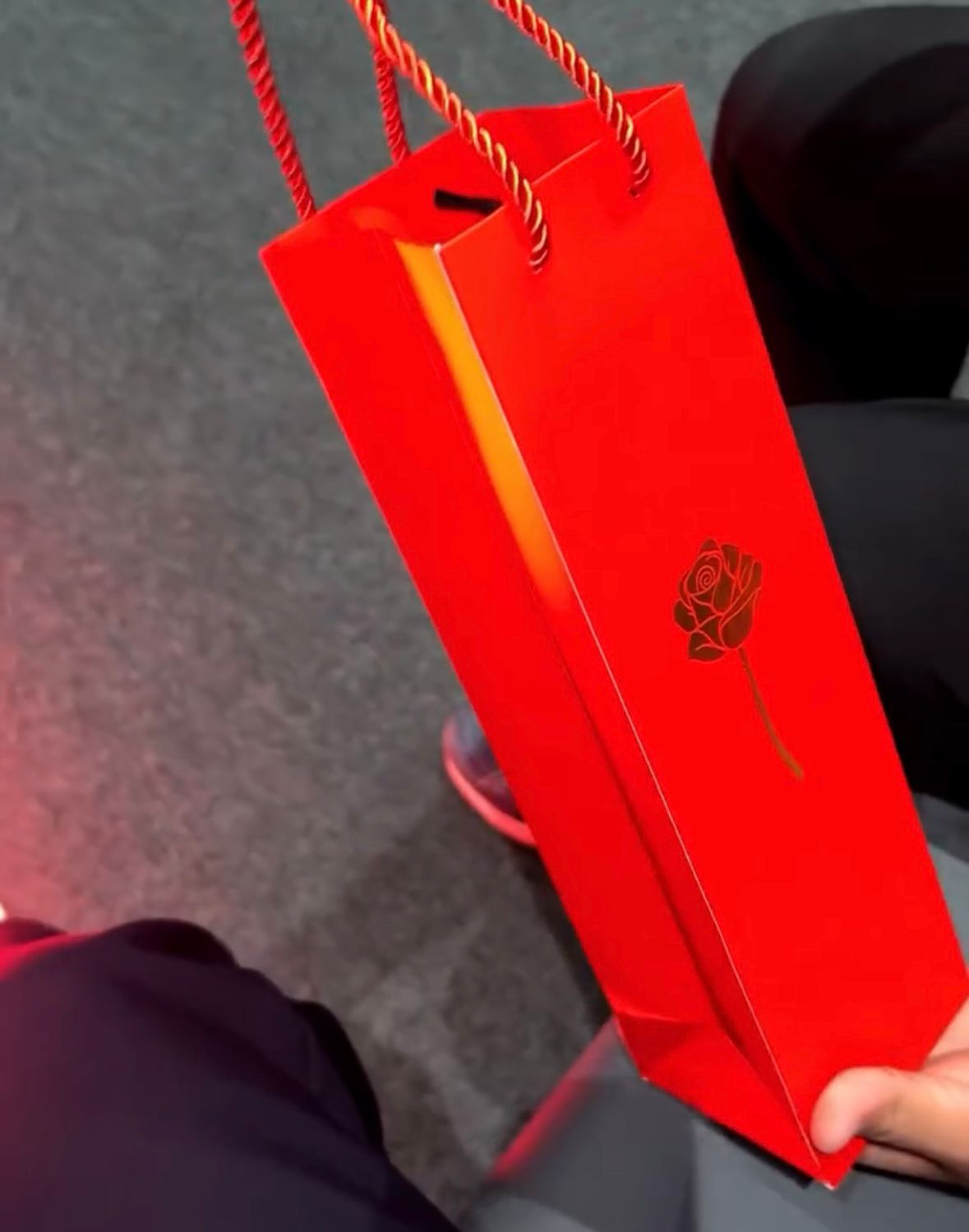 Meta rose with Daimond set.